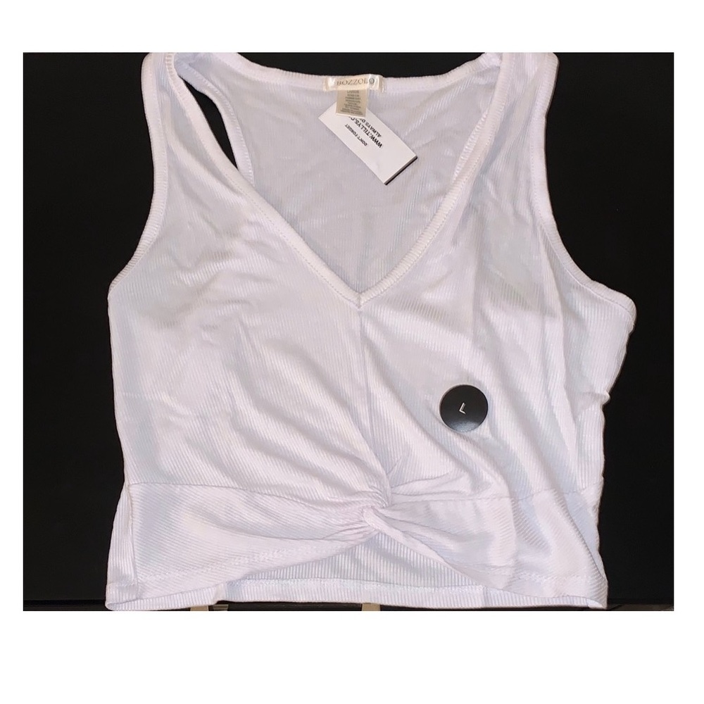 NWT. Twist crop tank